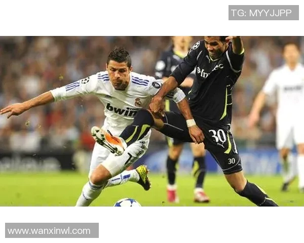 足球明星们齐聚一堂共庆新年祝福球迷快乐与幸福的美好时刻